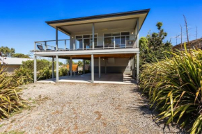 Ocean View Escape w 3BR & 2BA Rhyll